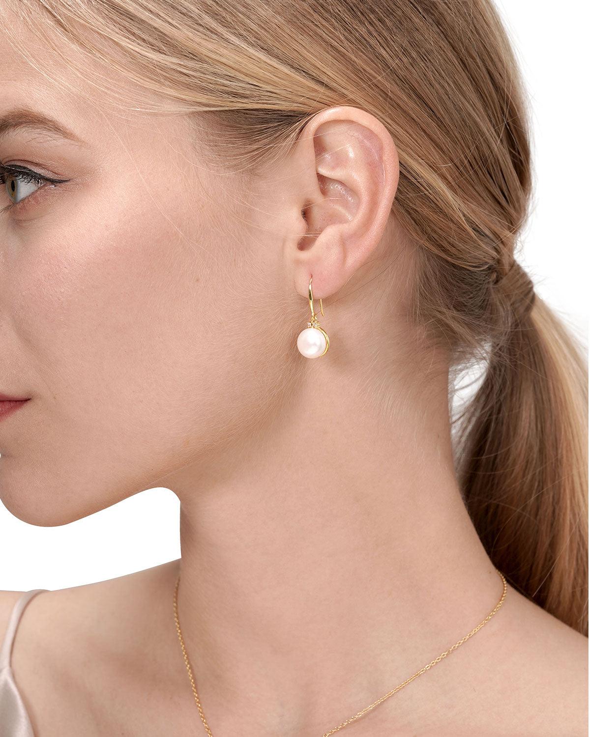 10-11mm Elegant White Freshwater Pearl Drop Earrings